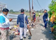 Sampah Berserakan di jalan, Lurah Pakuhaji Turun ke Lokasi