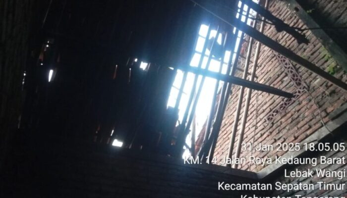 Miris, Atap Rumah Rosanah Ambruk, Pemdes Lebak Wangi Terkesan Tutup Mata