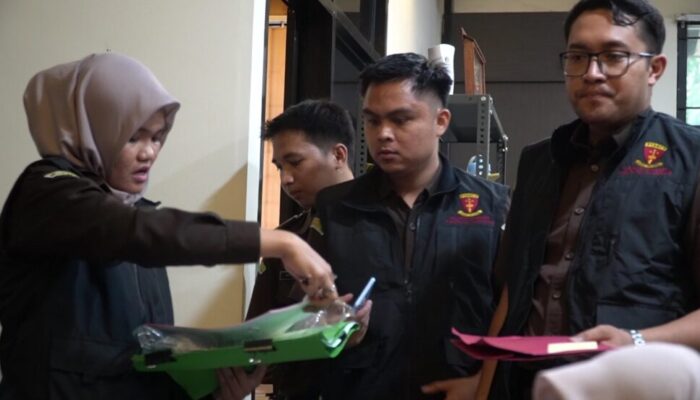 Kejaksaan Negeri Kabupaten Tangerang Geledah Kantor Dinas DPMPD