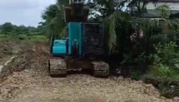 Proyek Pembangunan Jalan Menuju STIH Diduga Belum Kantongi Izin Dari Dinas Terkait