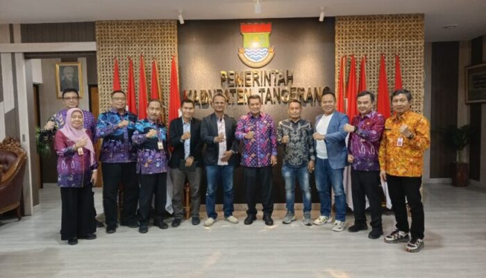 Gelar Dialog dan Audensi Dengan Bupati Tangerang, AMPT Minta Segera Berhentikan Direktur PD.Pasar NKR
