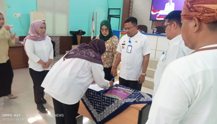 Lepas Sambut Staf Kecamatan Sepatan Timur  Berlangsung Penuh Haru