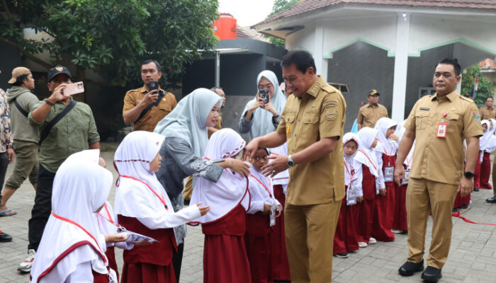 Bupati Tangerang Monitoring Hari Pertama Masuk Sekolah di SD Al Hidayah Rawa Burung