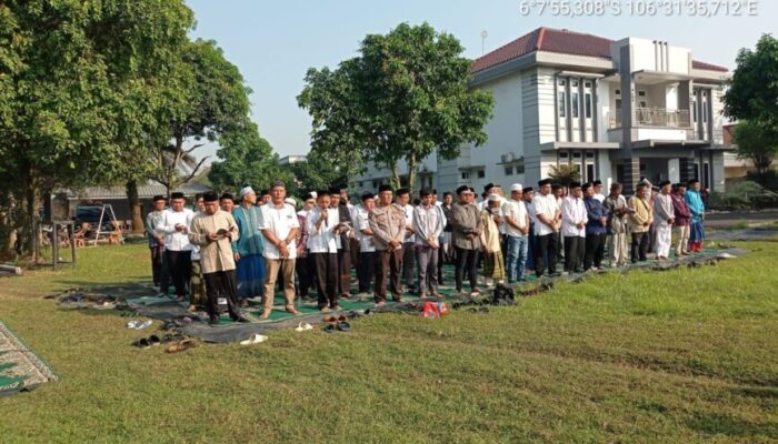 Rajeg Bergetar Lantunan Sholawat Bergema Para Jama’ah Menyatu Dalam Khimat  Suci