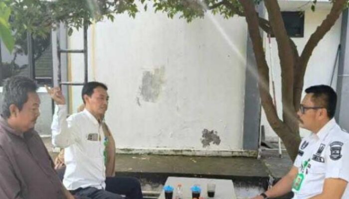Ade S , Pd , M.M  Lurah Kuta  Bumi : ”  Komitmen Untuk  Penanganan Sampah Agar Bersih Dan Sehat Selalu  Demi Keselamatan Warga