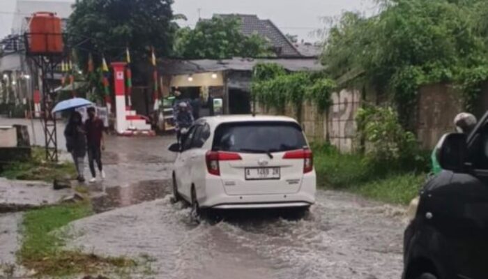 Hujan Deras Menghantui, Warga Bukit Cikasungka Khawatir Kebanjiran