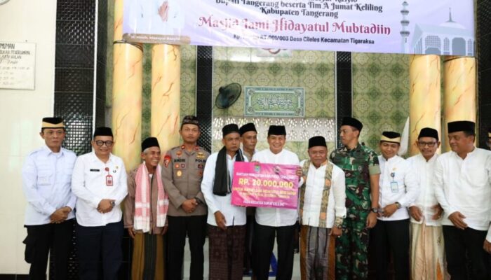 Bupati Tangerang Jumling di Mesjid Hidayatul Mubtadiin Cileles Guna Serap Aspirasi Masyarakat