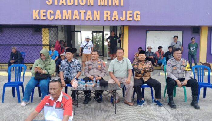 Ketua MCR Dampingi Camat Rajeg Dan Kapolsek Rajeg Saksikan Pertandingan Sepakbola