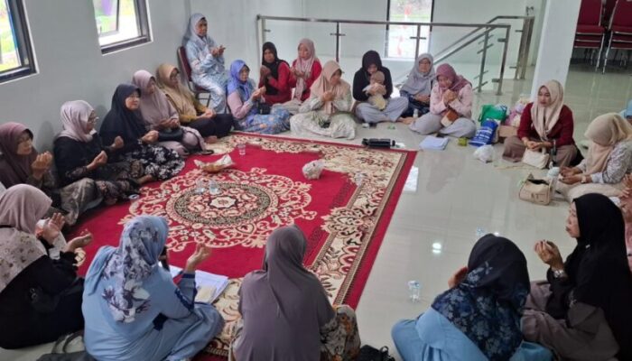 Sekdes Buaran Jati  , Mengapresiasi Pengajian Bulanan Kader TP-PKK Di Laksanakan Setiap Hari Jum’at Pagi