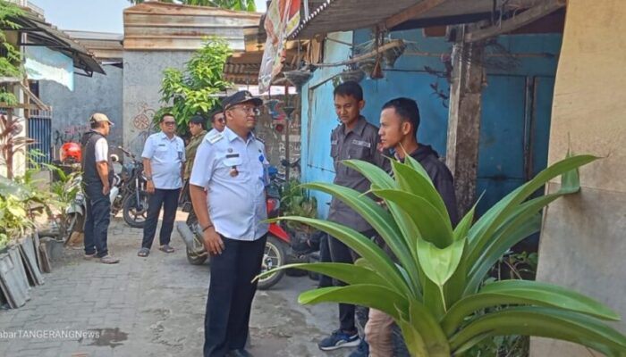 Camat Sepatan Timur Tinjau Rumah Tidak Layak Huni Warga Kedaung Barat