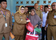 Wabup Intan Serahkan Bantuan untuk Korban Angin Puting Beliung di Desa Taban Kecamatan Jambe