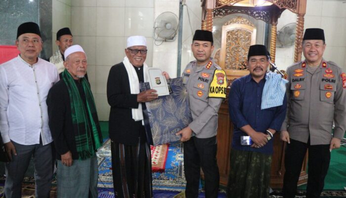Kapolres Metro Tangerang Kota Laksanakan Jumat Keliling di Masjid Agung Al-Ikhlas Ciledug