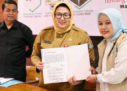 Dukung Penyelarasan Perda Perlindungan Perempuan Dan Anak Terhadap Tindak Kekerasan, Wabup Intan Tandatangani Pakta Integritas Tindak Pidana Kekerasan Seksual