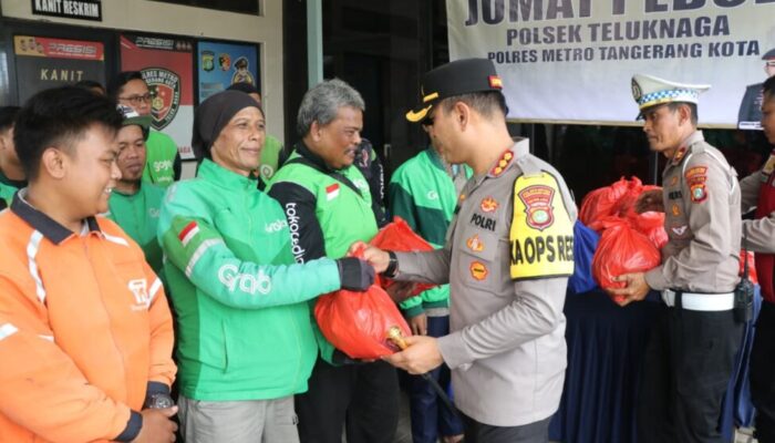 Kapolres Metro Tangerang Kota Gelar Jum’at Peduli Bersama Komunitas Ojol di Teluknaga