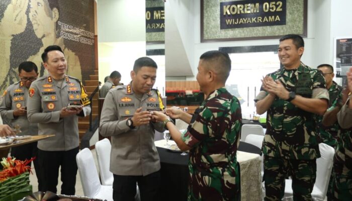 Danrem 052/Wkr Sambut Hangat Kunjungan Kapolres Tangerang Raya di Momen HUT ke-80 TNI