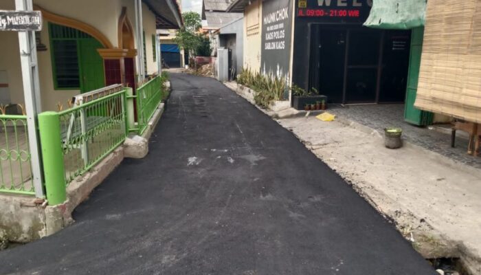 Warga Gintung Sukadiri Apresiasi Desa Gintung Sukadiri Gegara Jalan Rusak di Hotmix
