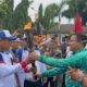 Miftah Shuritho Camat Sepatan Timur Serahkan Kirab Api Obor Kepada Camat Sepatan Aan Ansori