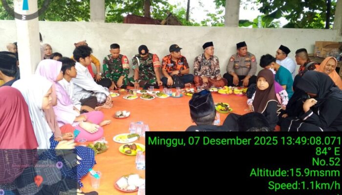 Santunan 100 Anak Yatim Di Hadiri Kapospol Ipda Mulyo Dan Ormas PP Ranting Gelam Jaya