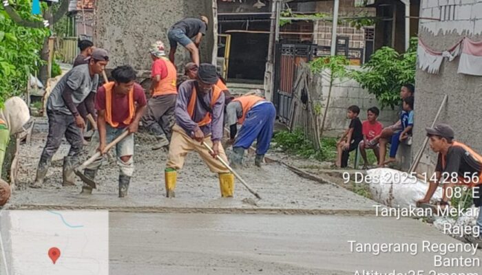 Warga Tanjakan Mekar Bahagia Jalan Di Betonisasi , Kini Tidak Khawatir Becek Lagi