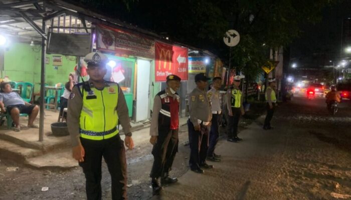 Polsek Sepatan Polres Metro Tangerang Kota Giat Peningkatan Pembatasan Perlintasan Dump Truk Jelang Tahun Baru 2026