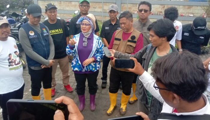 Hj . Aida Hubaedah S.E .M.M ( Aida Ratu Pantura / ARP )  Menghadiri Penanaman 1000 Pohon Marove Di TPA Jati Waringin Mauk Bersama Kadis DLHK Dan Unsur Lainnya