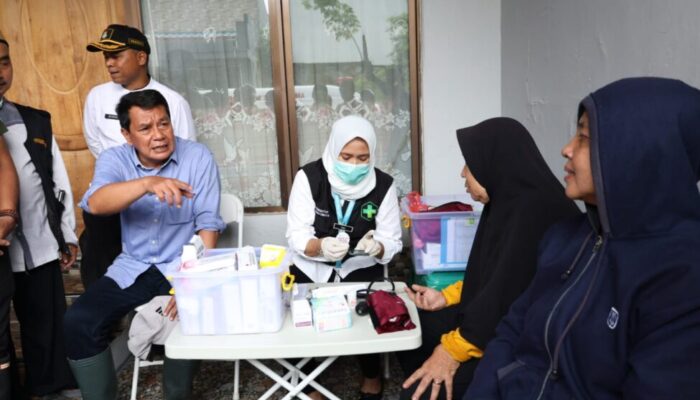 Bupati Tangerang Tinjau Langsung Lokasi Terdampak Angin Puting Beliung Di Perumahan Taman Adiyasa Solear