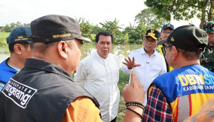 Bupati Tangerang Bersama Gubernur Banten Tinjau Banjir di Gelam Jaya Pasar Kemis