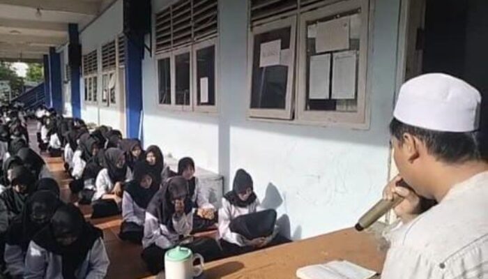 SMP AL – BAROKAH Pasar Kemis Gelar Rutinitas Pengajian Mingguan Untuk Penguatan Nilai – Nilai Ketaqwaan