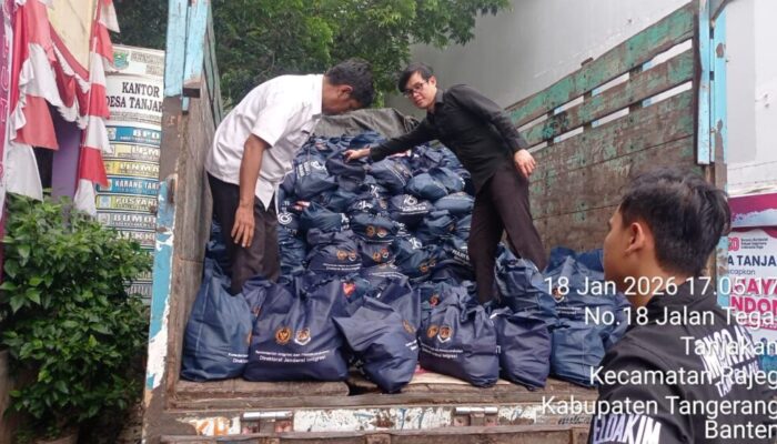 Sekdes Rajeg Dan Tanjakan Mengucapkan Terimakasih Kepada Pihak Kementrian Imigrasi Dan Kemasyarakatan Direktorat Jendral  Imigrasi Atas Bantuan Paket Sembako