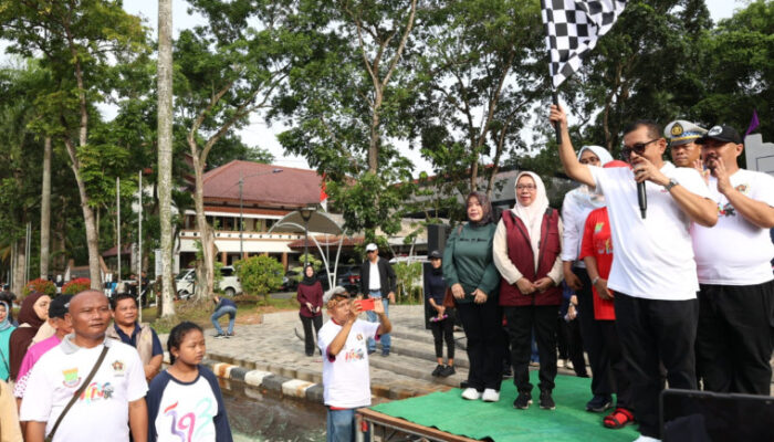 Sekda Kabupaten Tangerang Lepas Gerak Jalan Santai Peringatan Hari Pers Nasional 2026