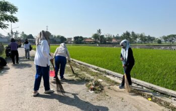 Ciptakan Lingkungan Bersih dan Indah Pemdes Jati Mulya Gelar Kegiatan Jum’at Bersih