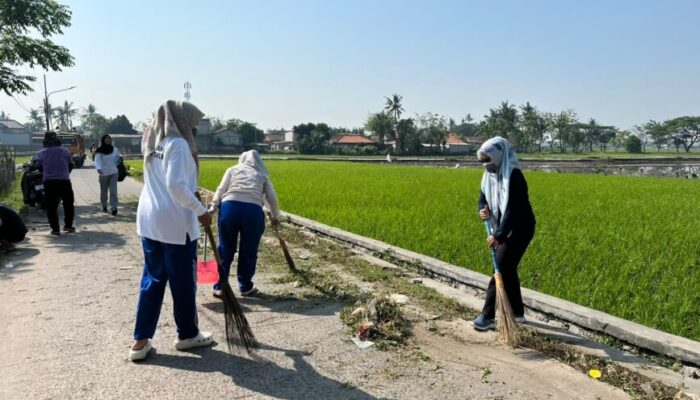 Ciptakan Lingkungan Bersih dan Indah Pemdes Jati Mulya Gelar Kegiatan Jum’at Bersih