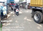 Truck Kontainer Besar Makan Badan Jalan,Tabrak Aturan Lalu Lintas