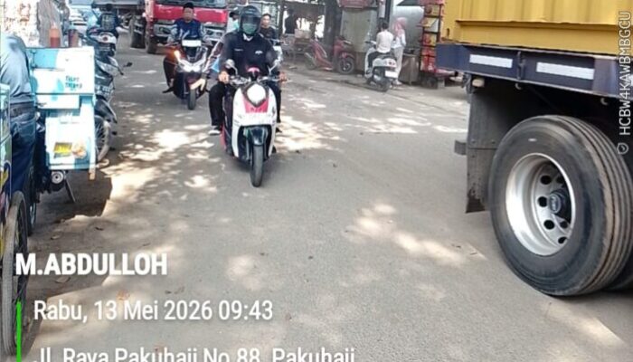 Truck Kontainer Besar Makan Badan Jalan,Tabrak Aturan Lalu Lintas