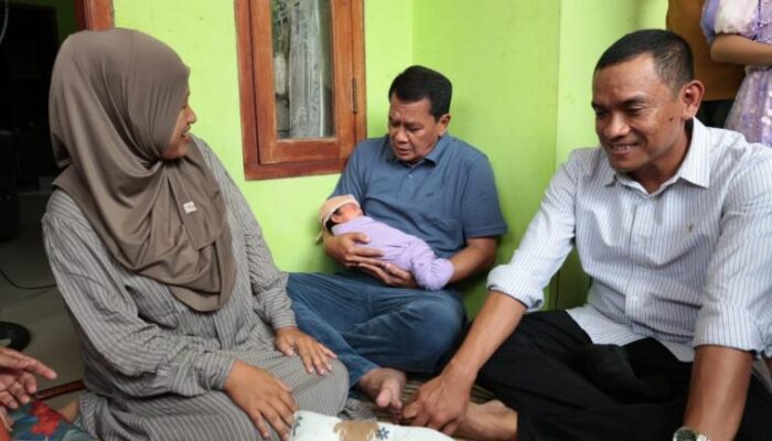 Bupati Tangerang Kunjungi Bayi Bernama Moch. Maesyal Rasyid di Sepatan