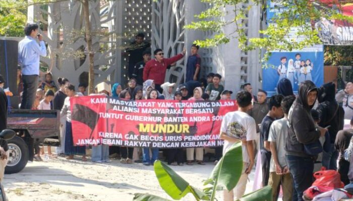 Protes SPMB SMAN 32 Kabupaten Tangerang, Massa Pinta Copot Gubernur Banten dan Kepala Sekolah