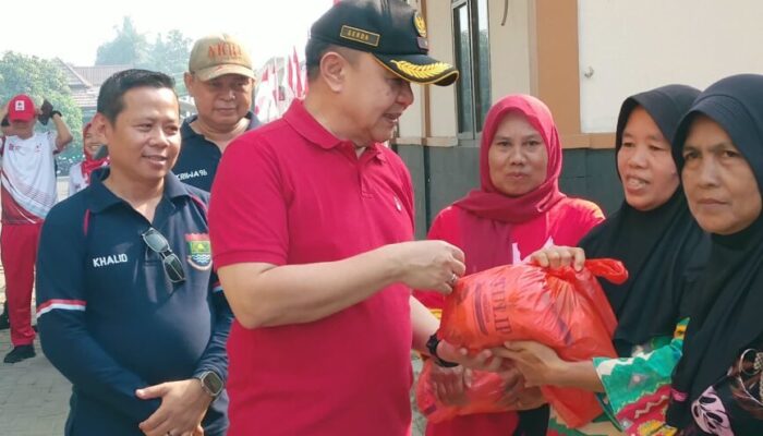 Sekda Soma Lepas Jalan Santai Peringatan HUT Ke-81 RI Kecamatan Sukamulya