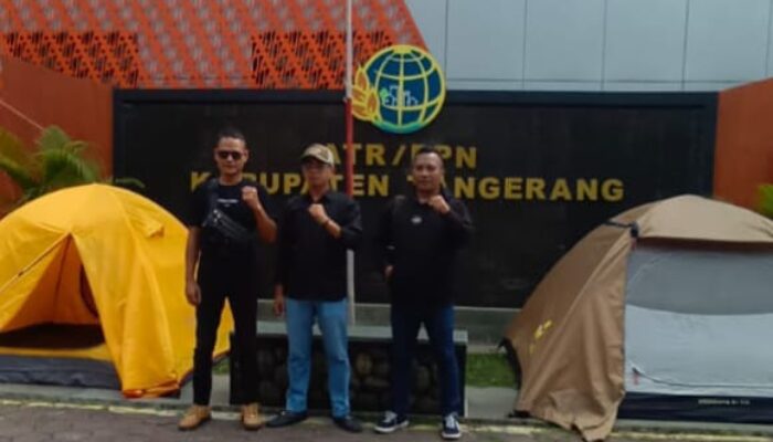 Geruduk Kantor ATR/BPN, Masyarakat Sipil Dirikan Tenda Bentuk Protes Lambannya pelayanan