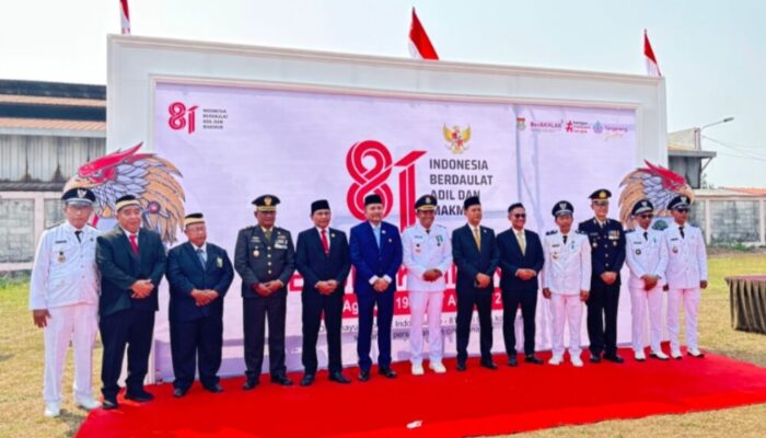 Usai Upacara Bendera, Camat Sepatan Bersama Anggota DPRD dan Para Kepala Desa Foto Bersama
