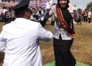Kembali Viral…!!! Kades Muncung – Kronjo, Joget Sambil “Nyawer” Penyanyi di Acara HUT RI Ke-81