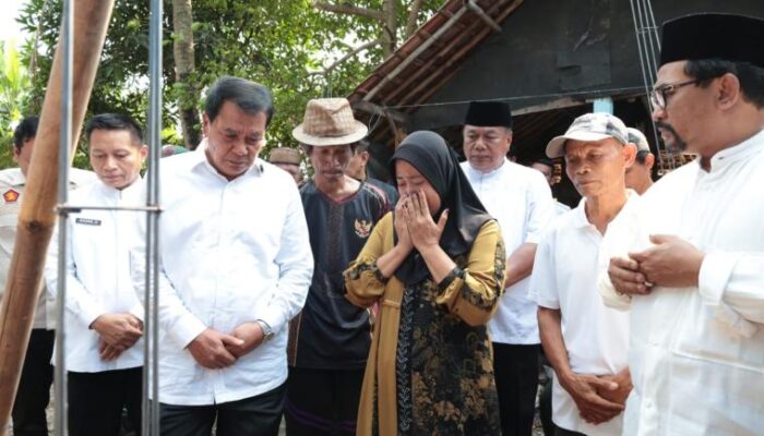 Bupati Tangerang Gerak Cepat Bangun Rumah Roboh Warga Diterjang Puting Beliung